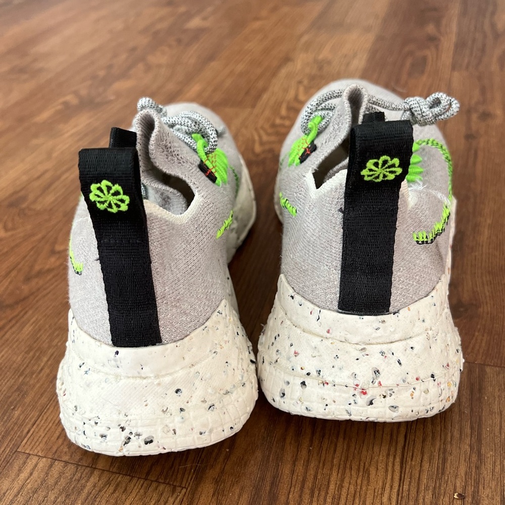 Nike Space Hippies View 3